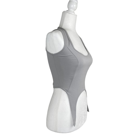 NWT PLT Pretty Little Thing Shape Gray Crepe Curved Hem Corset Crop Top - Picture 2 of 5